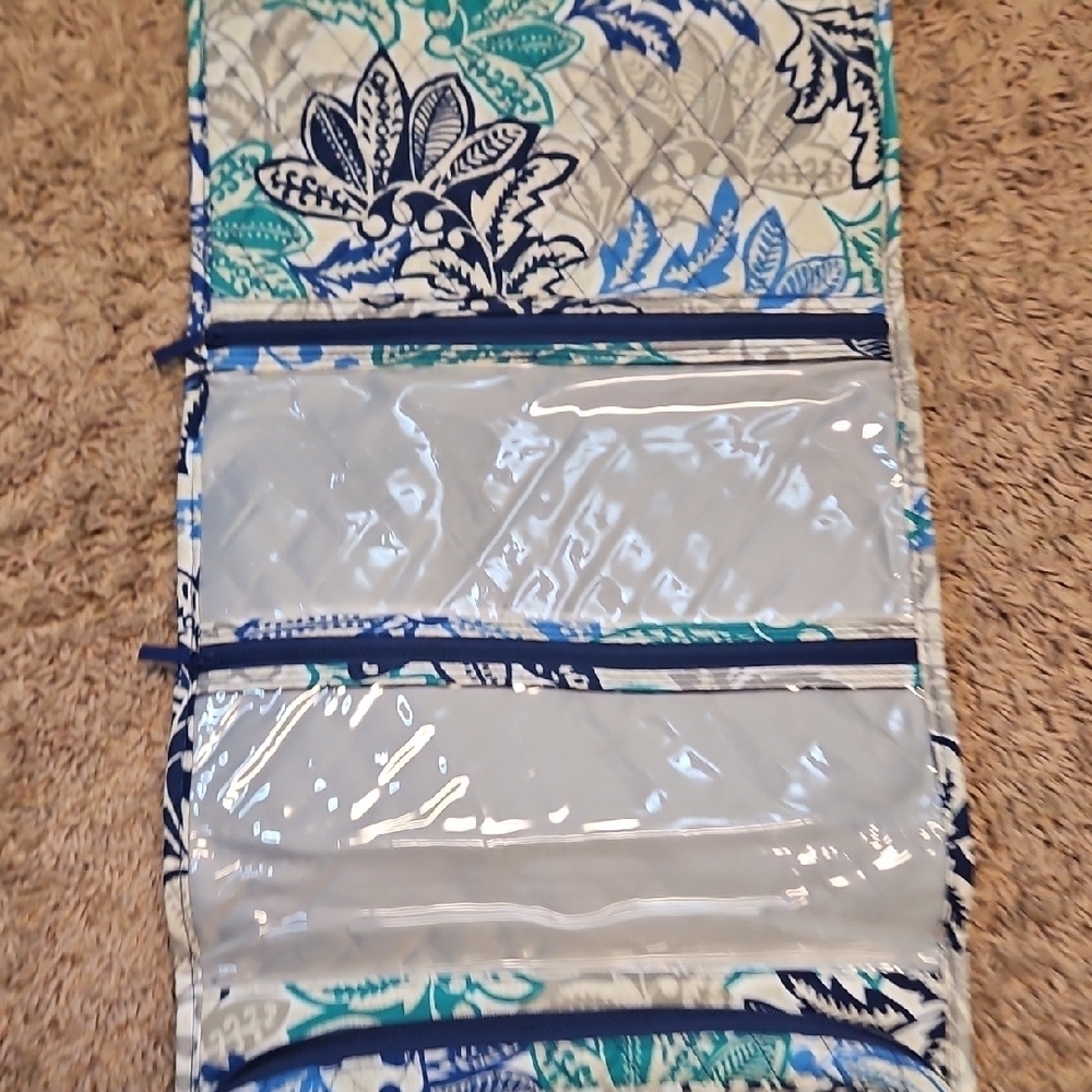 Vera Bradley Quilted Hanging Travel Organizer in Santiago - Picture 4 of 10
